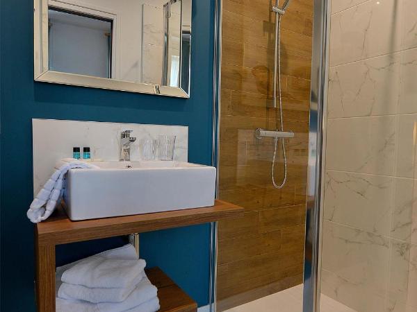 Hôtel Le Tiburon : photo 5 de la chambre chambre double