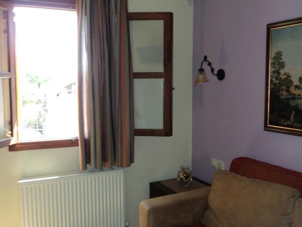 Minos Pension : photo 10 de la chambre studio supérieur - vue sur ville