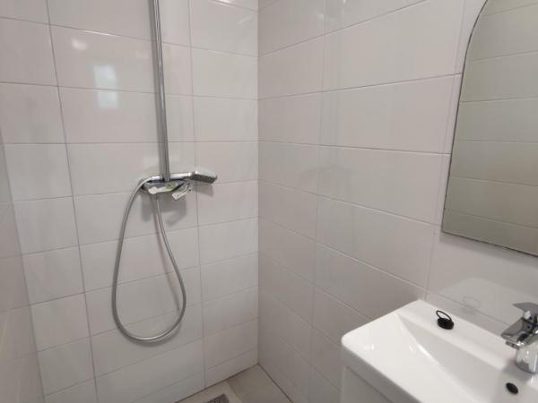 SUBTUB Hostel Makarska : photo 5 de la chambre chambre double avec salle de bains privative