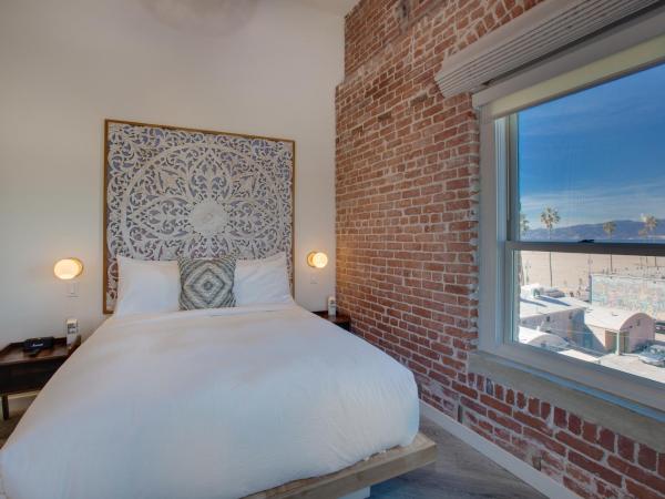 Venice V Hotel : photo 2 de la chambre chambre double ou lits jumeaux - vue partielle sur mer