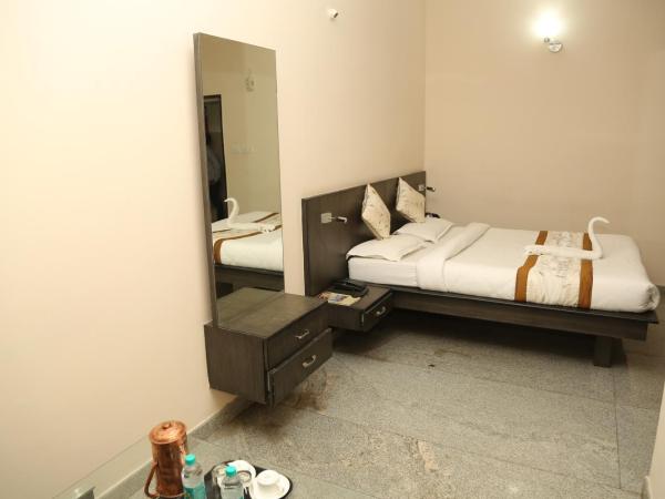 Soundarya Hotel : photo 7 de la chambre chambre double ou lits jumeaux standard