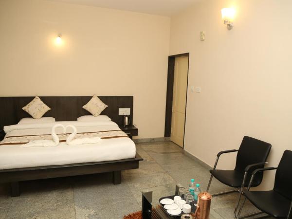 Soundarya Hotel : photo 8 de la chambre chambre triple