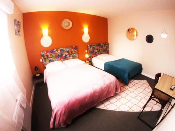 Hotel & Cantine De La Plage : photo 1 de la chambre chambre quadruple avec douche et toilettes
