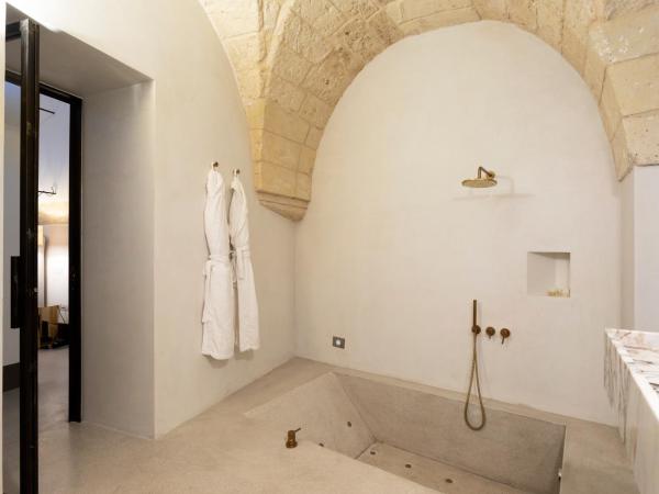 Palazzo De Noha - Boutique Hotel : photo 3 de la chambre chambre double avec baignoire spa - annexe
