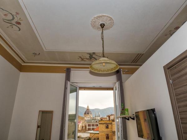 Le Cupole Decò : photo 2 de la chambre chambre double de luxe avec balcon - vue sur ville