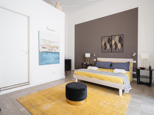 Fourooms - Bari Sparano : photo 3 de la chambre grande chambre double avec balcon