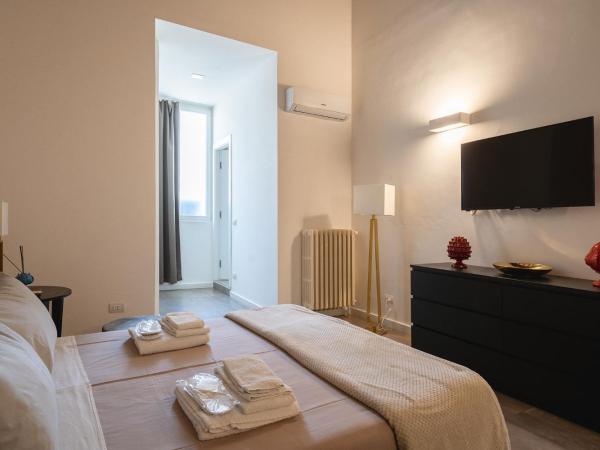 Fourooms - Bari Sparano : photo 3 de la chambre grande chambre double avec cheminée