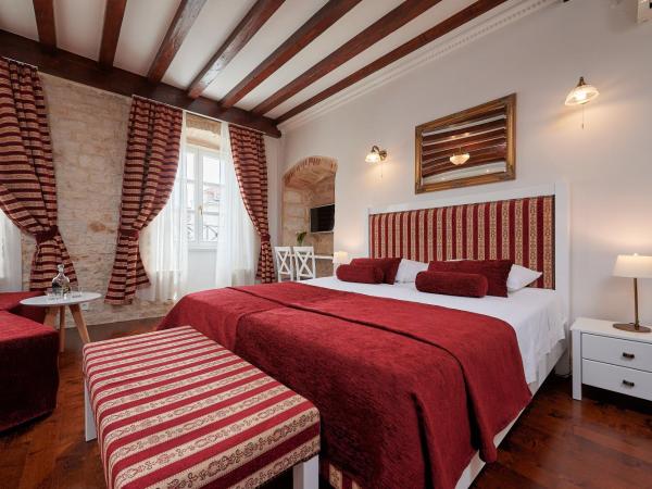 Palace Central Square : photo 1 de la chambre chambre lit king-size supérieure