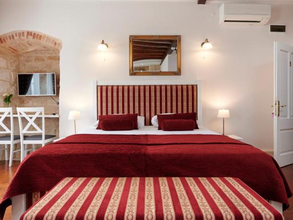 Palace Central Square : photo 6 de la chambre chambre lit king-size supérieure