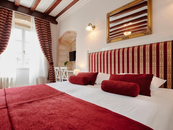 Palace Central Square : photo 2 de la chambre chambre lit king-size supérieure