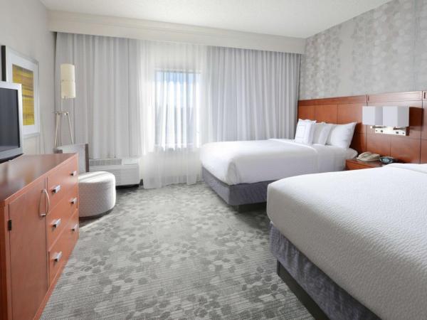 Sonesta Select Dallas Central Expressway : photo 1 de la chambre suite avec 2 lits doubles et 1 canapé-lit