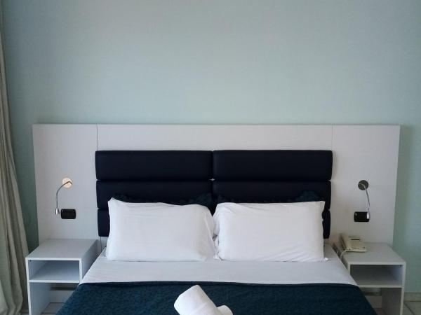 L'Incanto Suites Ischia : photo 2 de la chambre chambre double deluxe avec balcon - vue sur mer