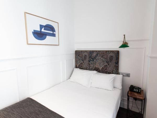 Hotel Trueba : photo 1 de la chambre chambre double Économique avec balcon