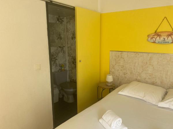 Hostellerie De La Source : photo 10 de la chambre petite chambre double avec vue sur le jardin