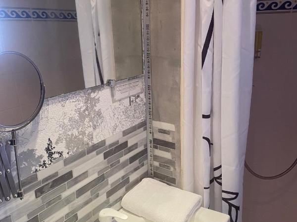 Hostellerie De La Source : photo 6 de la chambre petite chambre double avec vue sur le jardin