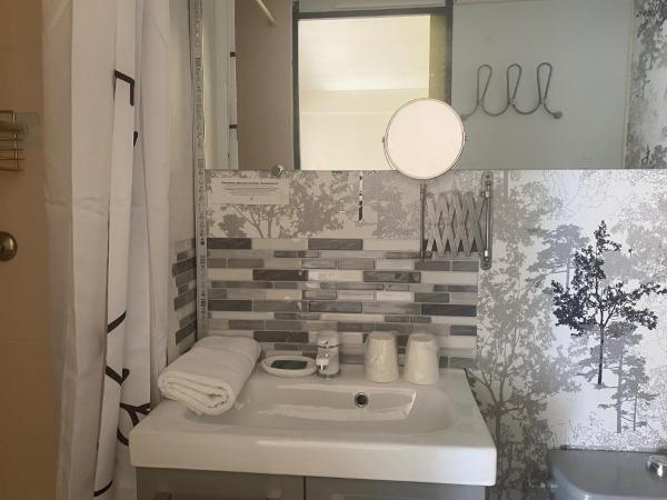 Hostellerie De La Source : photo 7 de la chambre petite chambre double avec vue sur le jardin