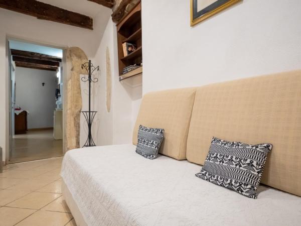 Lamarmora 26 : photo 9 de la chambre chambre double avec salle de bains privative