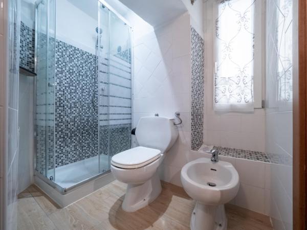 Lamarmora 26 : photo 3 de la chambre chambre double avec salle de bains privative