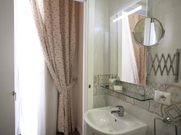 B&B Elios Rooms : photo 7 de la chambre chambre double ou lits jumeaux avec balcon