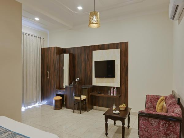 Red Tullip MD Valley Resort and Spa : photo 2 de la chambre deluxe pool view room with private balcony