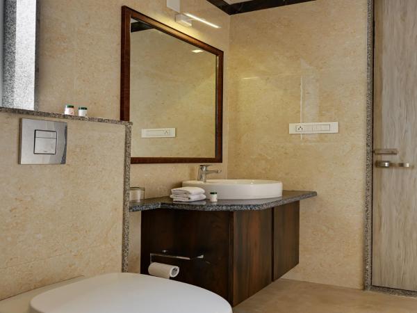 Red Tullip MD Valley Resort and Spa : photo 4 de la chambre deluxe pool view room with private balcony