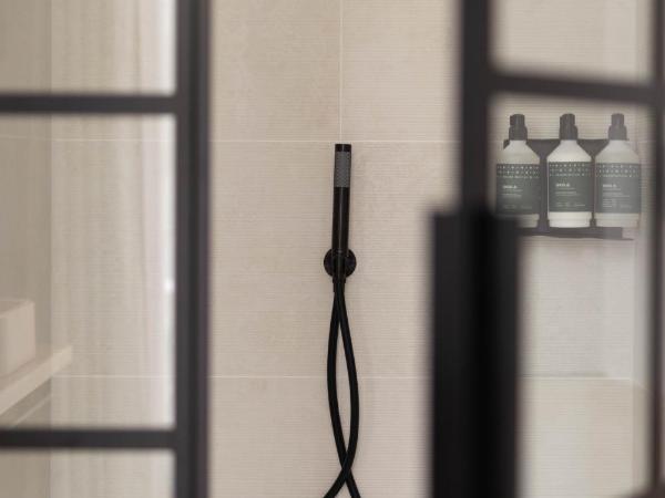 Inhabit Queen's Gardens, a Member of Design Hotels : photo 7 de la chambre suite lit queen-size