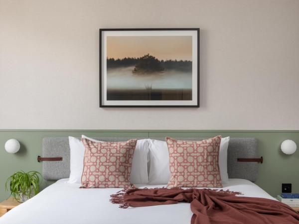 Inhabit Queen's Gardens, a Member of Design Hotels : photo 2 de la chambre chambre lit king-size