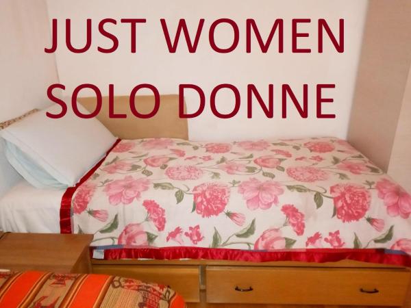 Cara Revello : photo 1 de la chambre lit simple dans dortoir pour femmes