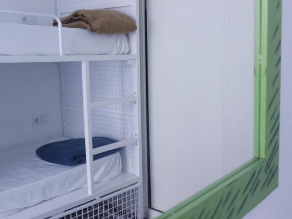 Feel Hostels Soho Malaga : photo 3 de la chambre lit dans dortoir mixte de 4 lits avec terrasse