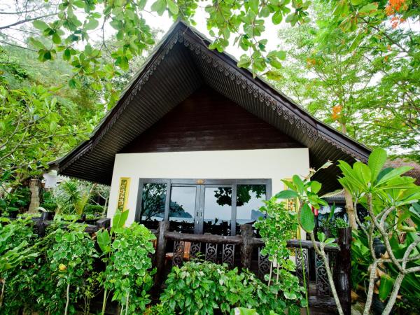 Paradise Pearl Bungalows : photo 1 de la chambre chambre familiale - vue latérale sur mer