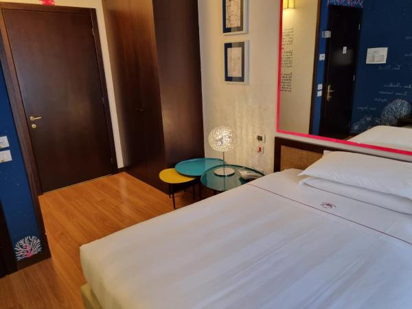 Phi Hotel Bologna : photo 4 de la chambre chambre compact