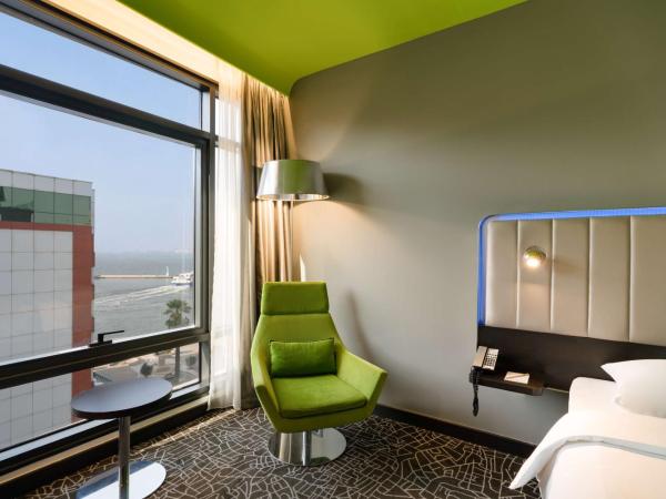 Park Inn by Radisson Izmir : photo 1 de la chambre chambre supérieure - vue sur mer