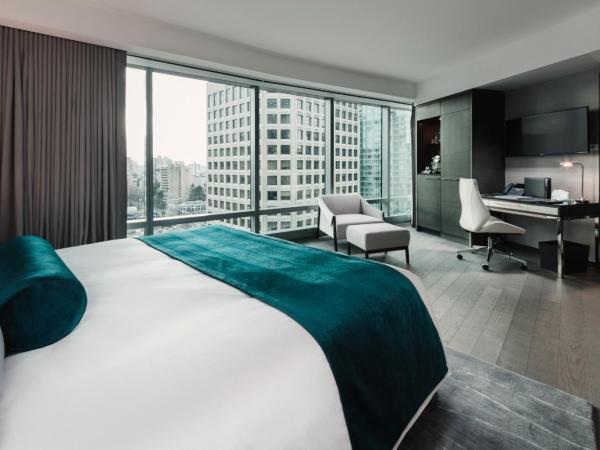 Paradox Hotel Vancouver : photo 4 de la chambre hébergement lit king-size cityscape