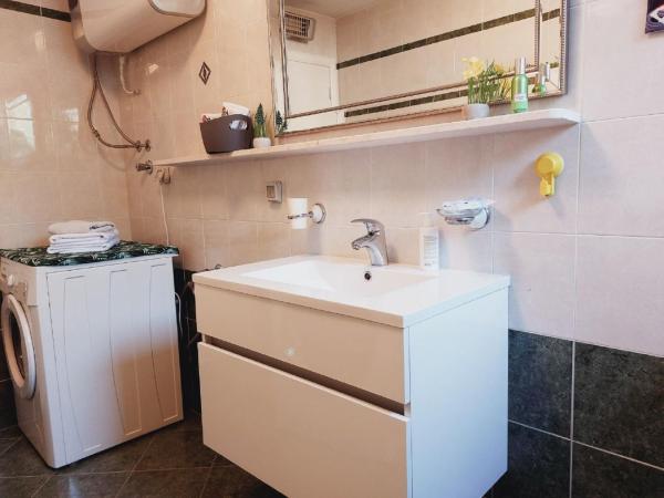 Apartment & Room Pajolo : photo 10 de la chambre studio avec terrasse et vue sur le jardin