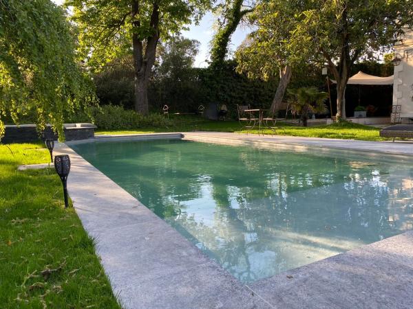 Historic manor, medieval town 10 minutes walk, private parking, garden : photo 7 de la chambre chambre double classique