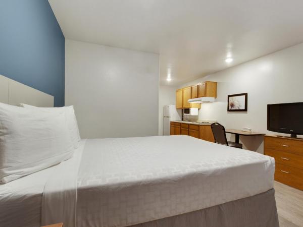 WoodSpring Suites Houston Willowbrook : photo 4 de la chambre suite lit queen-size - non-fumeurs