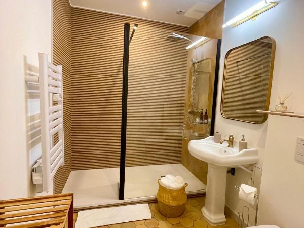 Bastide Beaudinard : photo 4 de la chambre chambre double - vue sur piscine