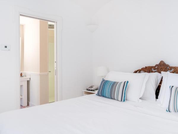 Hotel Belair : photo 6 de la chambre suite lit king-size avec baignoire spa et terrasse - vue sur mer