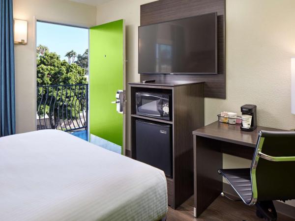 SureStay Hotel by Best Western San Diego Pacific Beach : photo 1 de la chambre chambre lit queen-size
