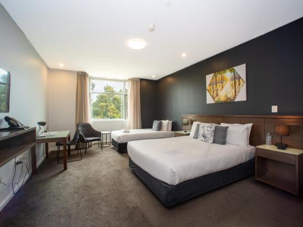 Sfera's Park Suites & Convention Centre : photo 1 de la chambre chambre triple - vue sur jardin