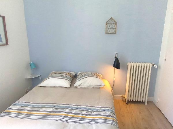 Histoire de Loire - RABELAIS : photo 2 de la chambre chambre double avec salle de bains privative