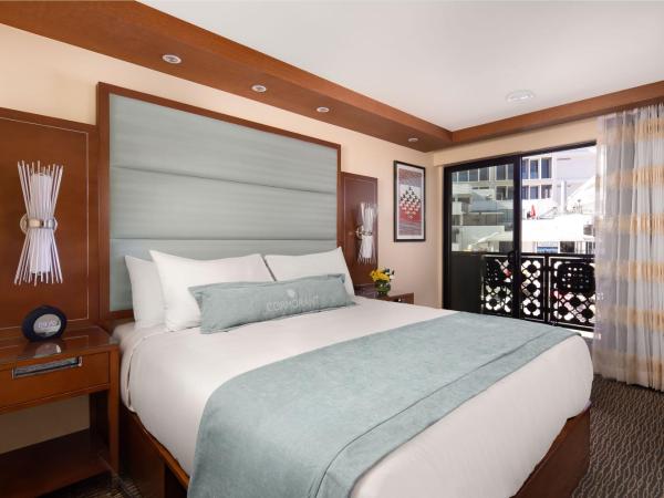 Cormorant Boutique Hotel : photo 1 de la chambre chambre lit king-size - vue sur mer