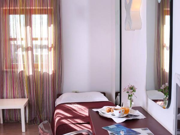 VELANERA Hotel & Restaurant : photo 4 de la chambre chambre double ou lits jumeaux deluxe - vue sur piscine