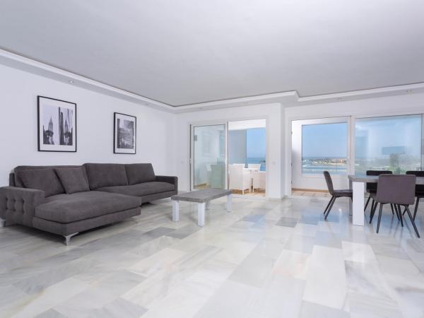 B51 Executive Flats Marbella : photo 10 de la chambre appartement 4 chambres deluxe avec bain à remous - vue sur mer