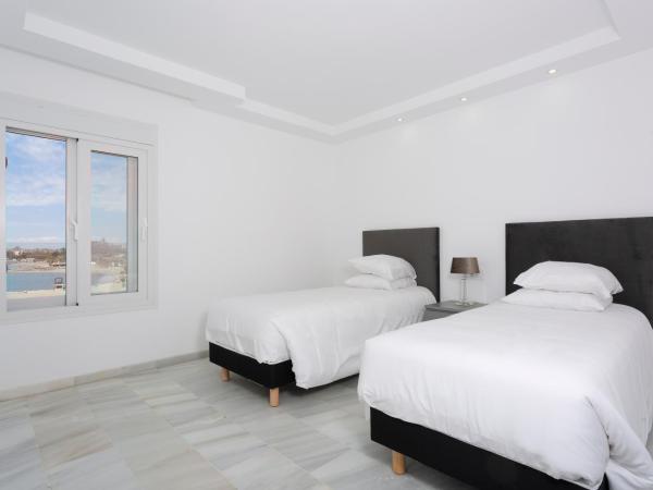 B51 Executive Flats Marbella : photo 5 de la chambre appartement 4 chambres de luxe avec vue sur la mer