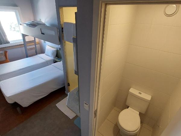 ibis budget Rio de Janeiro Nova America : photo 7 de la chambre standard twin apartment with a bunk bed