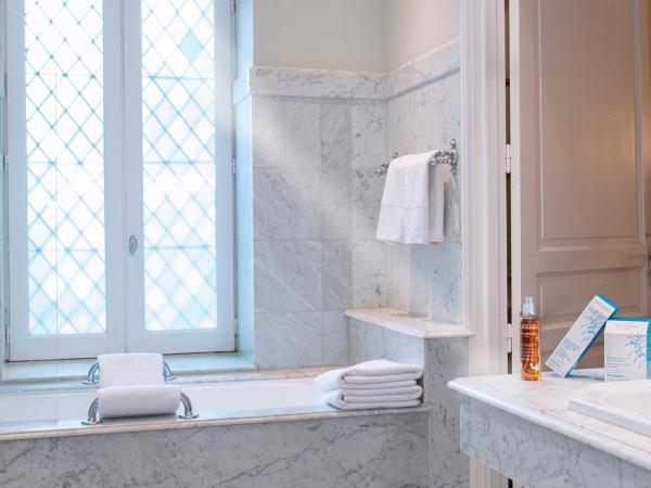 Hotel de la Cité & Spa MGallery : photo 5 de la chambre chambre classique avec 1 lit king-size