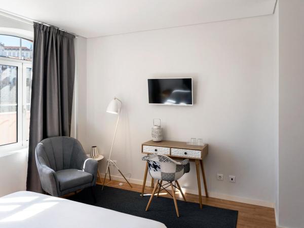 NJOY Coimbra : photo 2 de la chambre suite avec terrasse