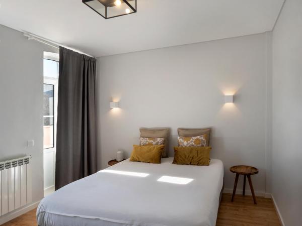 NJOY Coimbra : photo 9 de la chambre suite avec terrasse