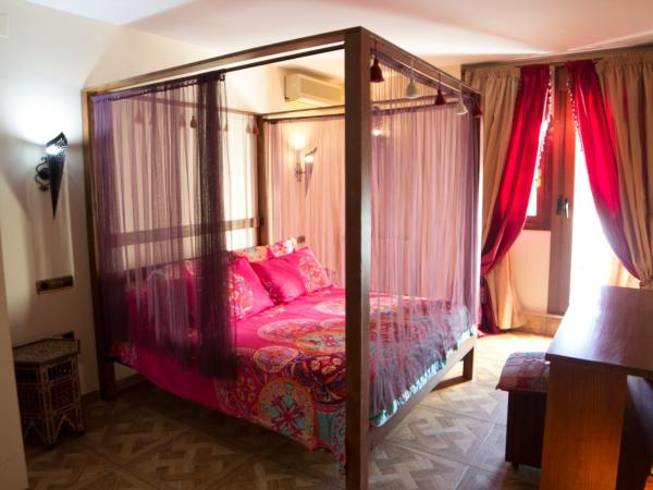 Hostal Mont Royal : photo 1 de la chambre suite et thèmes